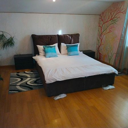 Apart Club Kosmo Apartment Chernivtsi Exterior photo